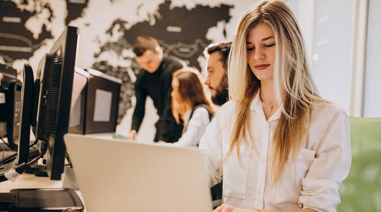 8 Tips to Choose the Right Custom Software Development Company