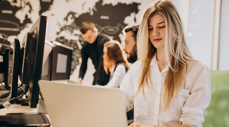 8 Tips to Choose the Right Custom Software Development Company