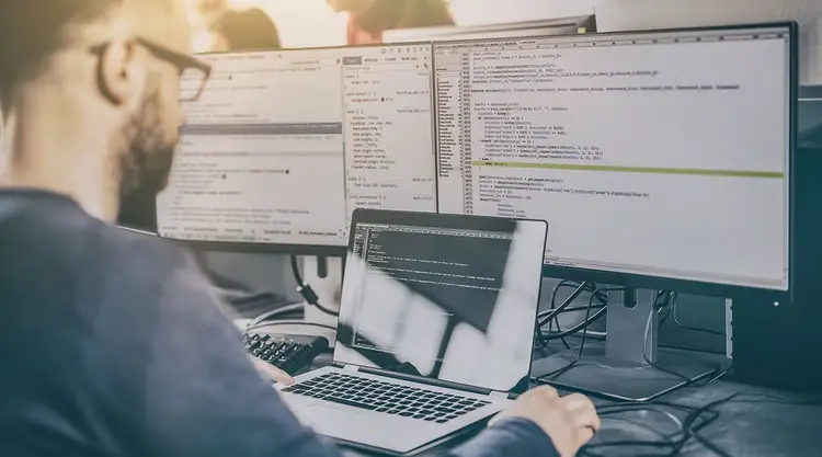 5 Quality Skills of Full Stack Web Developers for Startups to Hire