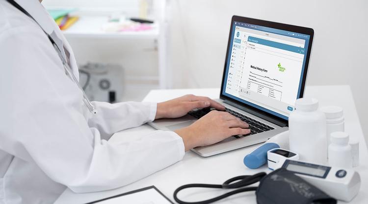 7 Ways Data Analytics in Healthcare improve Patient Care